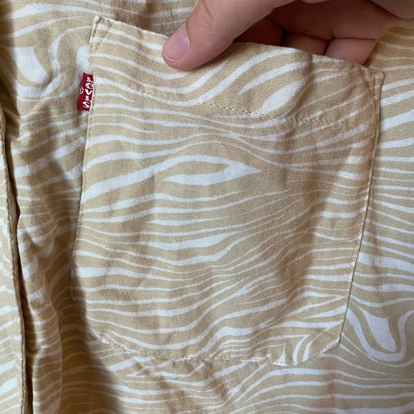 EUC Levi’s Vacation Collared Shirt - Picture 5 of 6